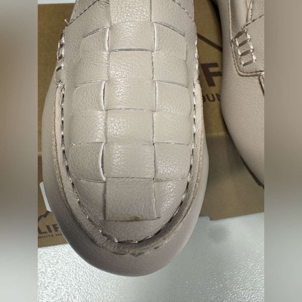 NIB- Women's Cream Loafers - Picture 3 of 6